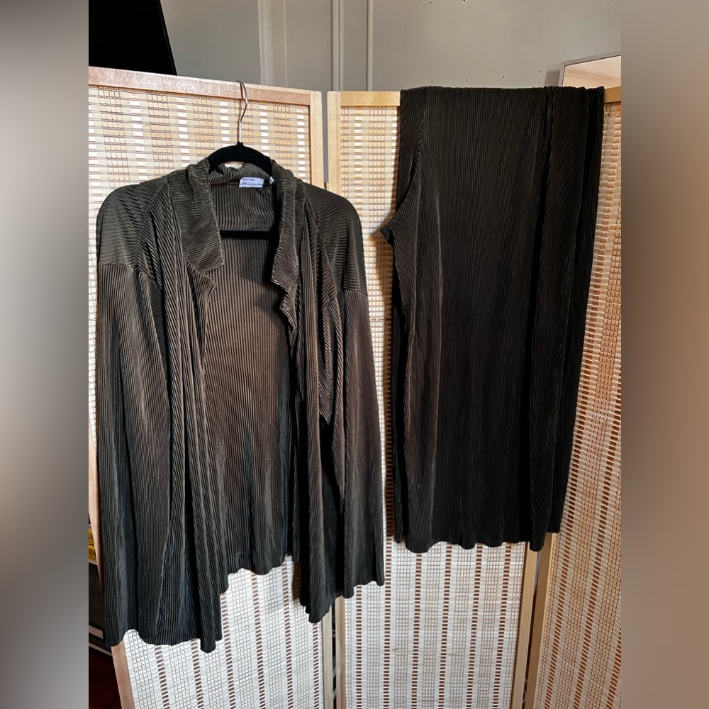 ASOS curve plisse set